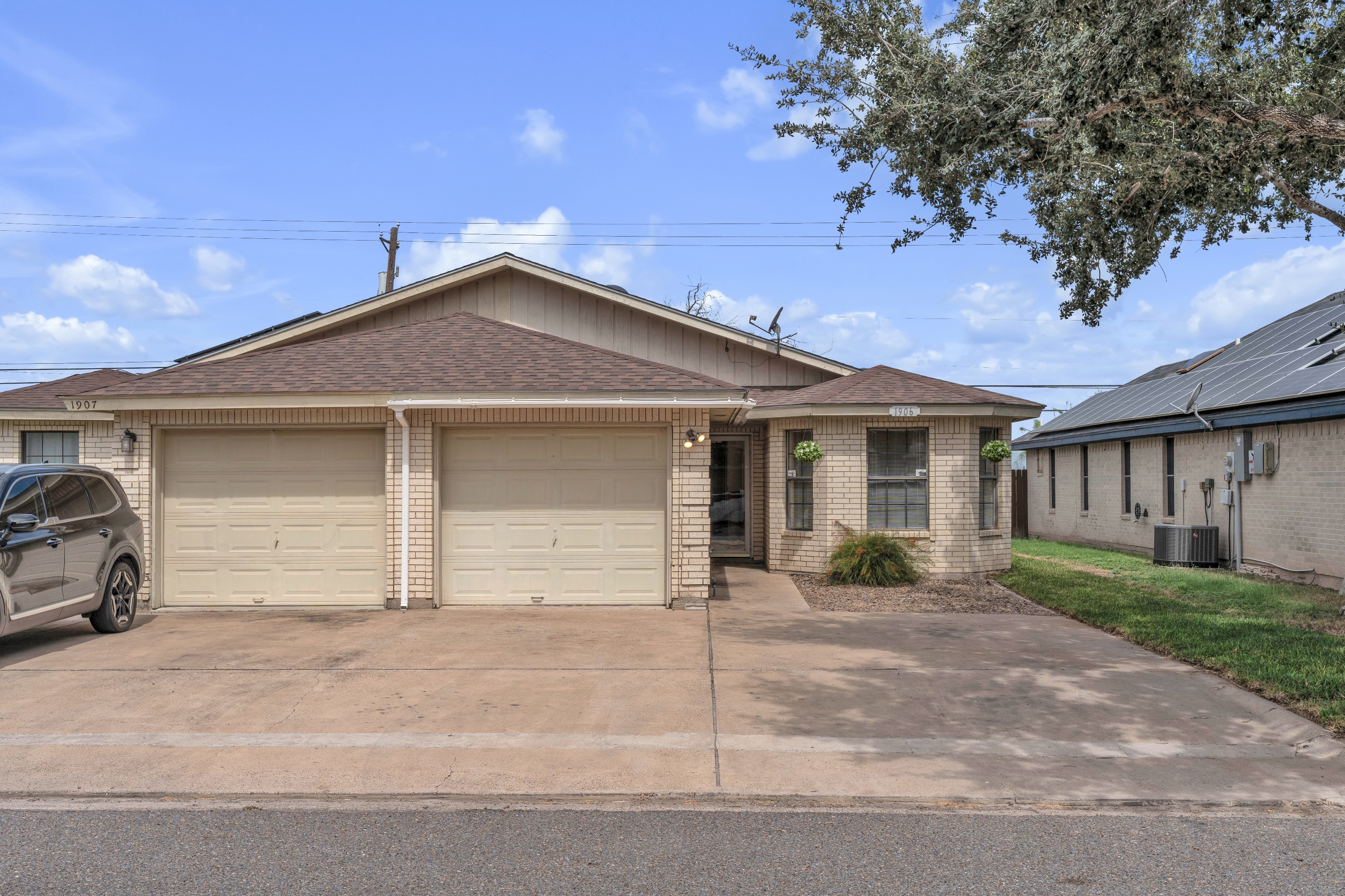1906 Lake View Drive